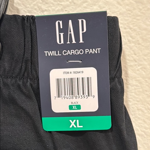 GAP Black Cargo Pants Relaxed Fit - Picture 9 of 10